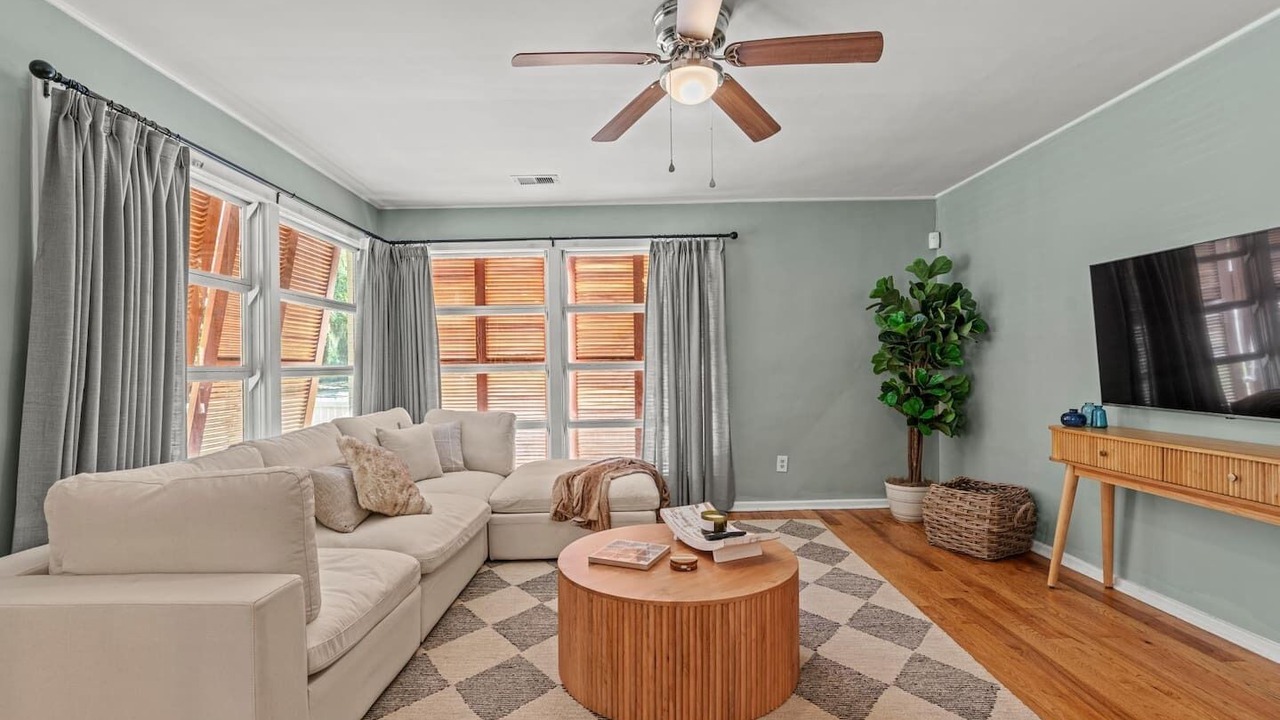 Photo of Livingroom in Historic District