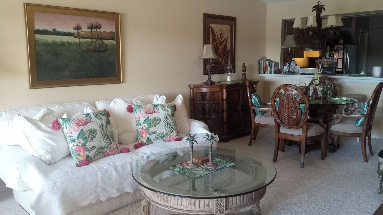 Photo of Livingroom in Crown Pointe