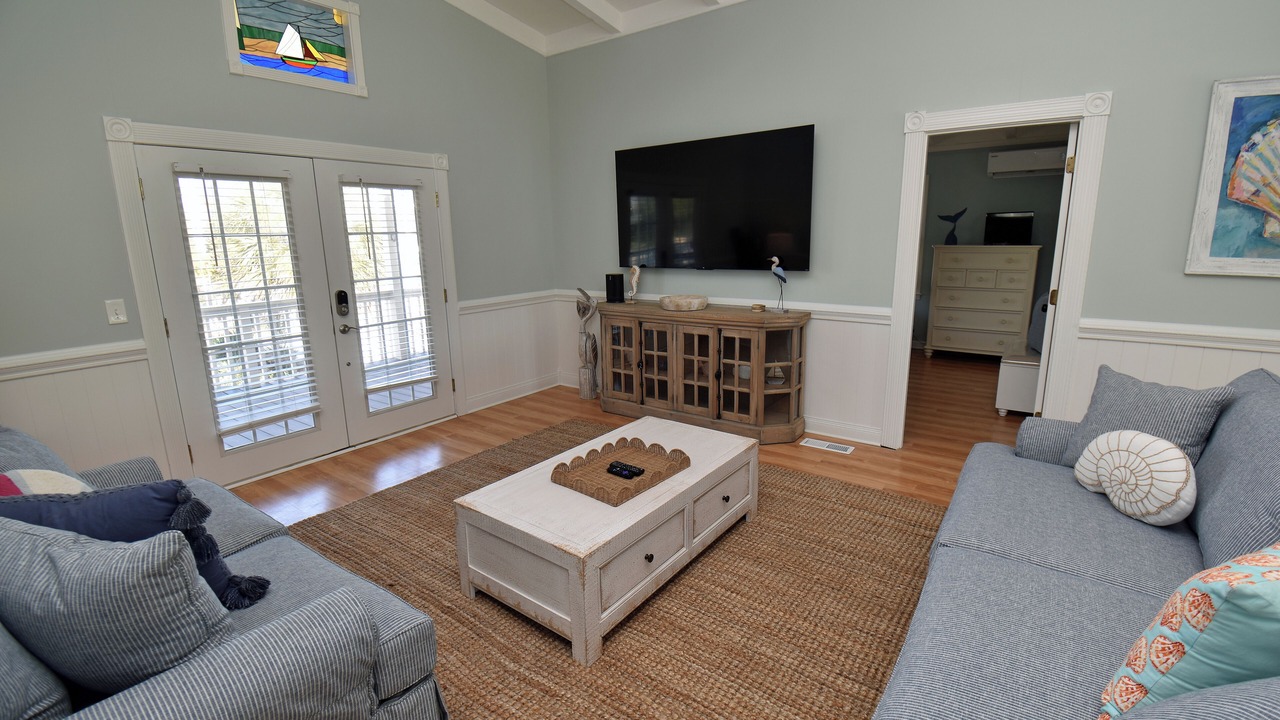 Photo of Livingroom in Inlet Harbour