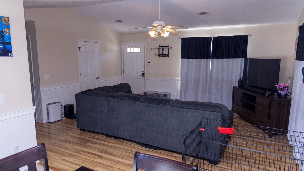 Photo of Livingroom in Laurel Bay