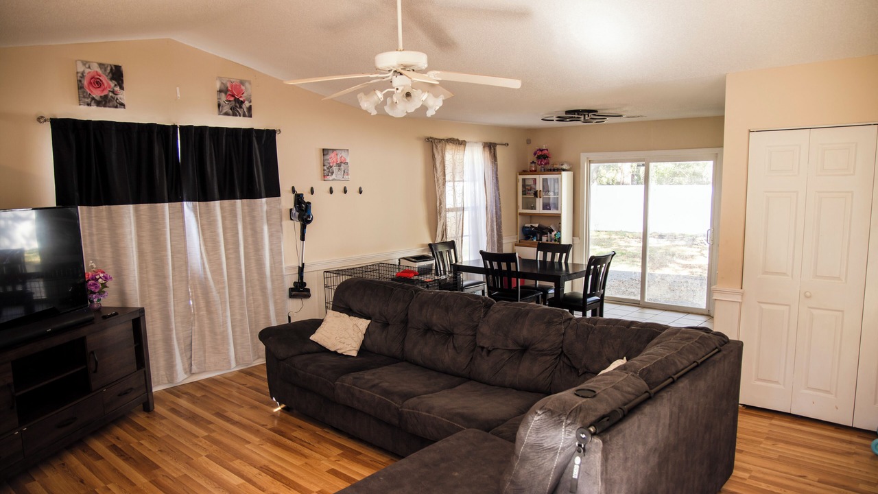 Photo of Livingroom in Laurel Bay
