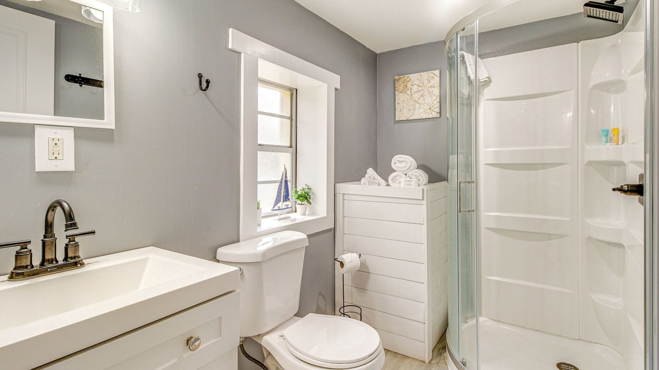 Photo of Bathroom in Garden City