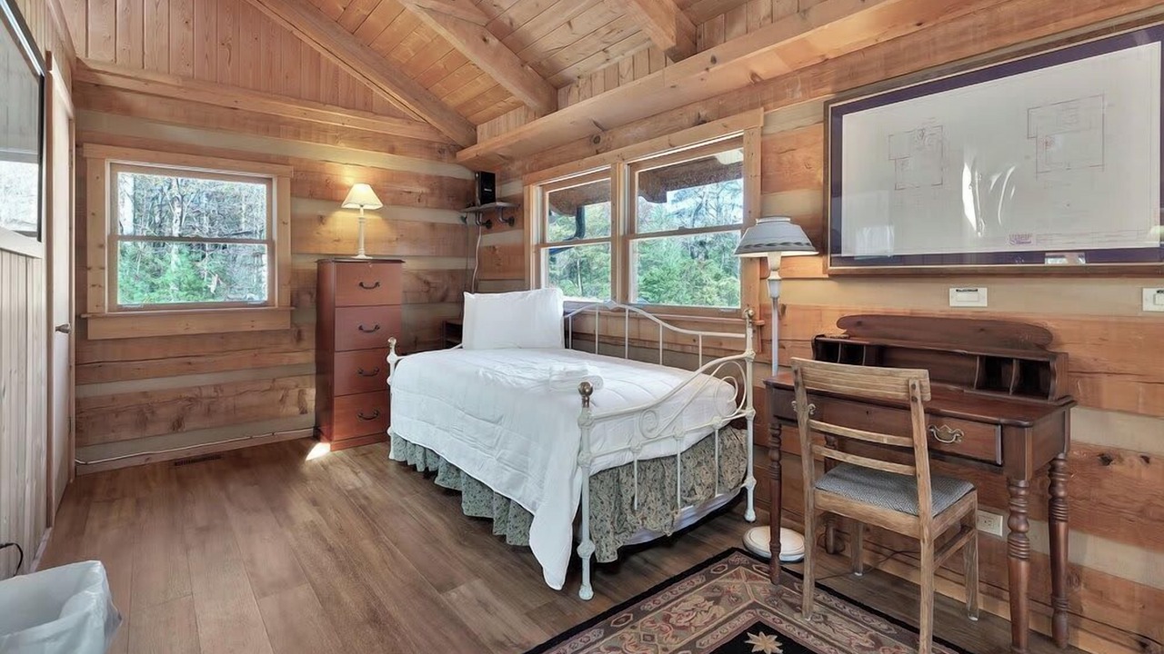 Photo of Bedroom in Salem