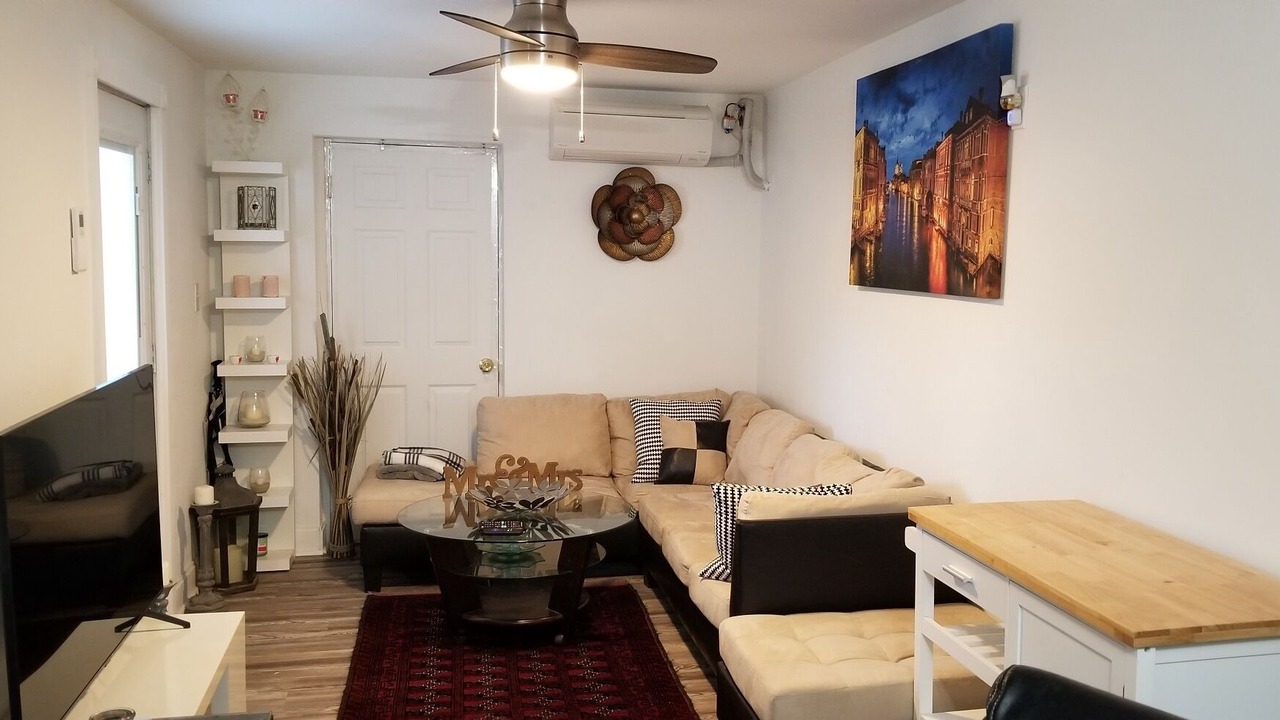 Photo of Livingroom in Crescent Heights