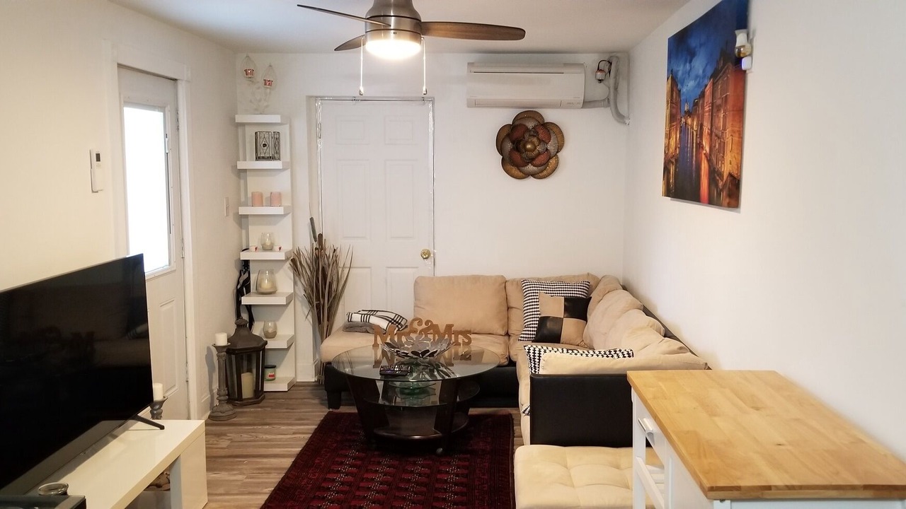 Photo of Livingroom in Crescent Heights