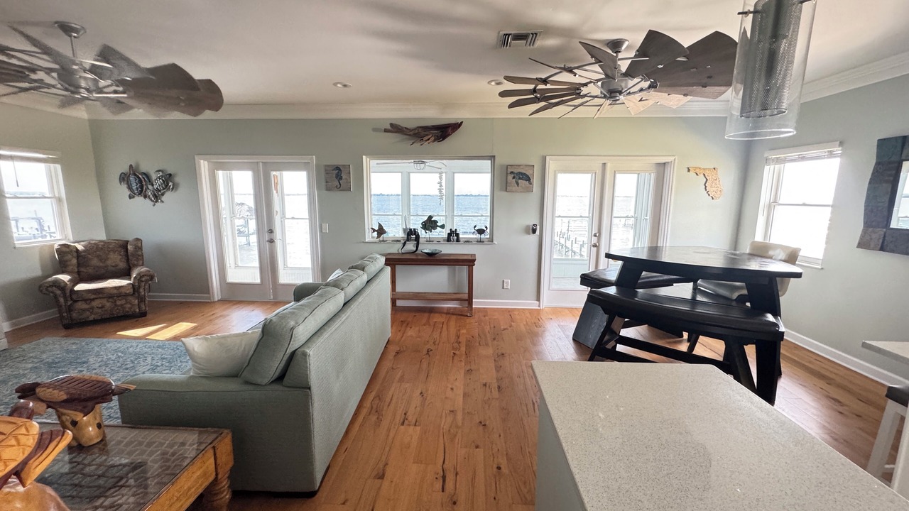 Photo of Livingroom in North Beach