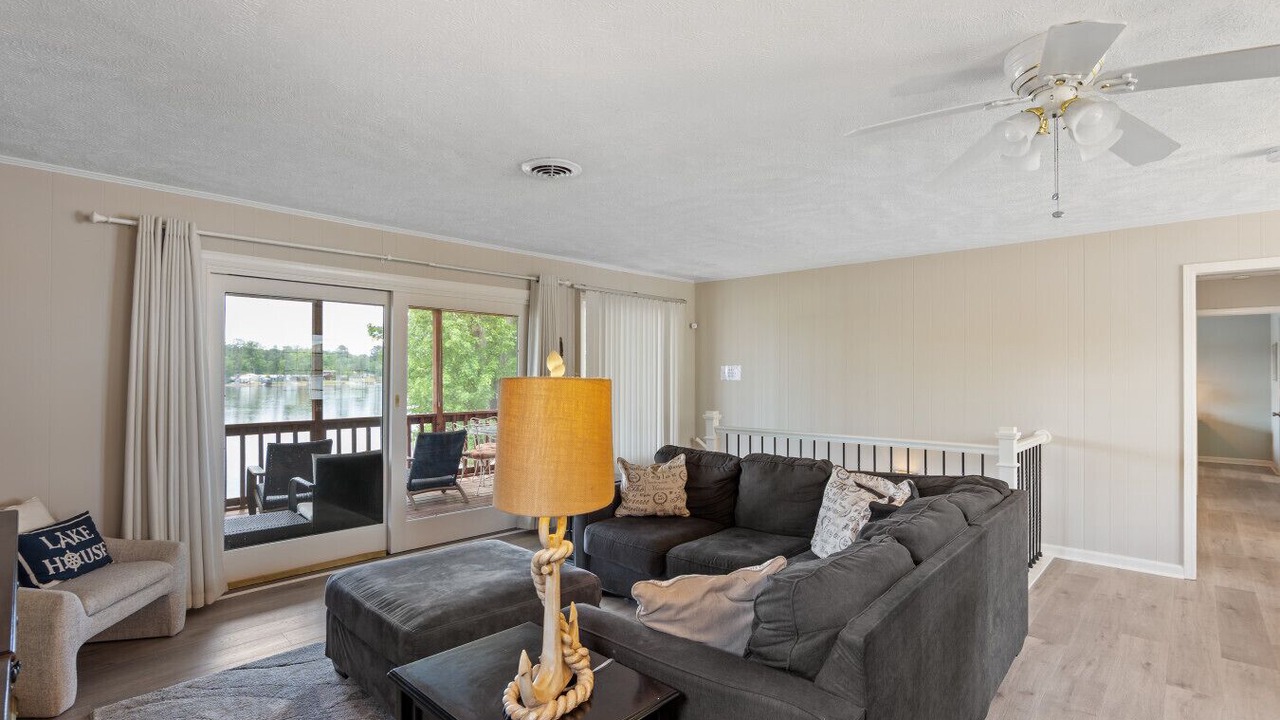 Photo of Livingroom in Leesville