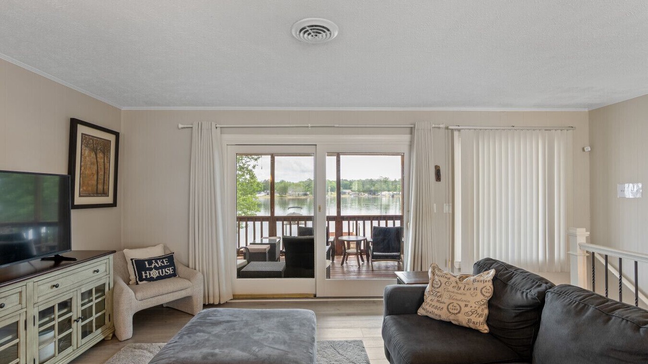 Photo of Livingroom in Leesville