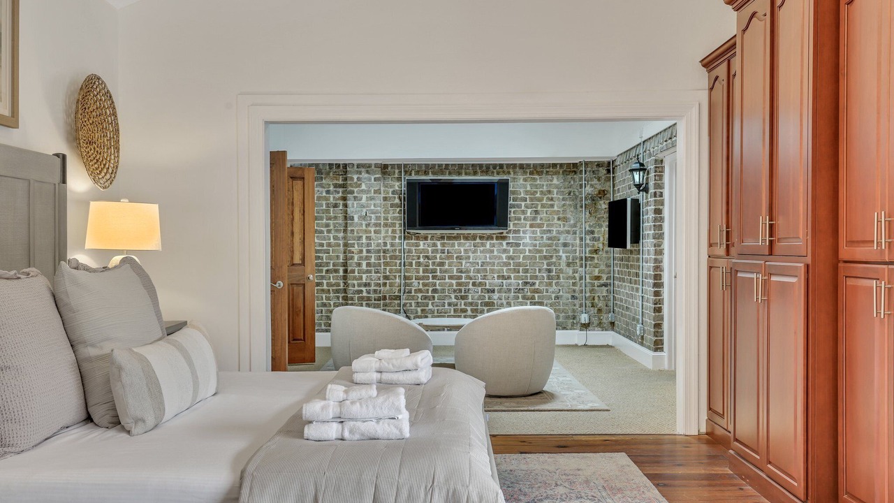 Photo of Bedroom in Historic District - North