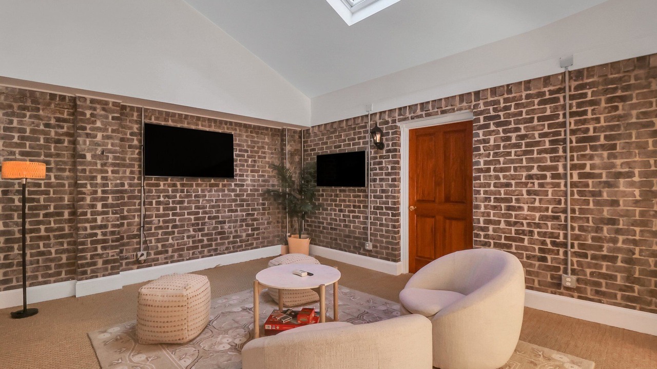 Photo of Livingroom in Historic District - North