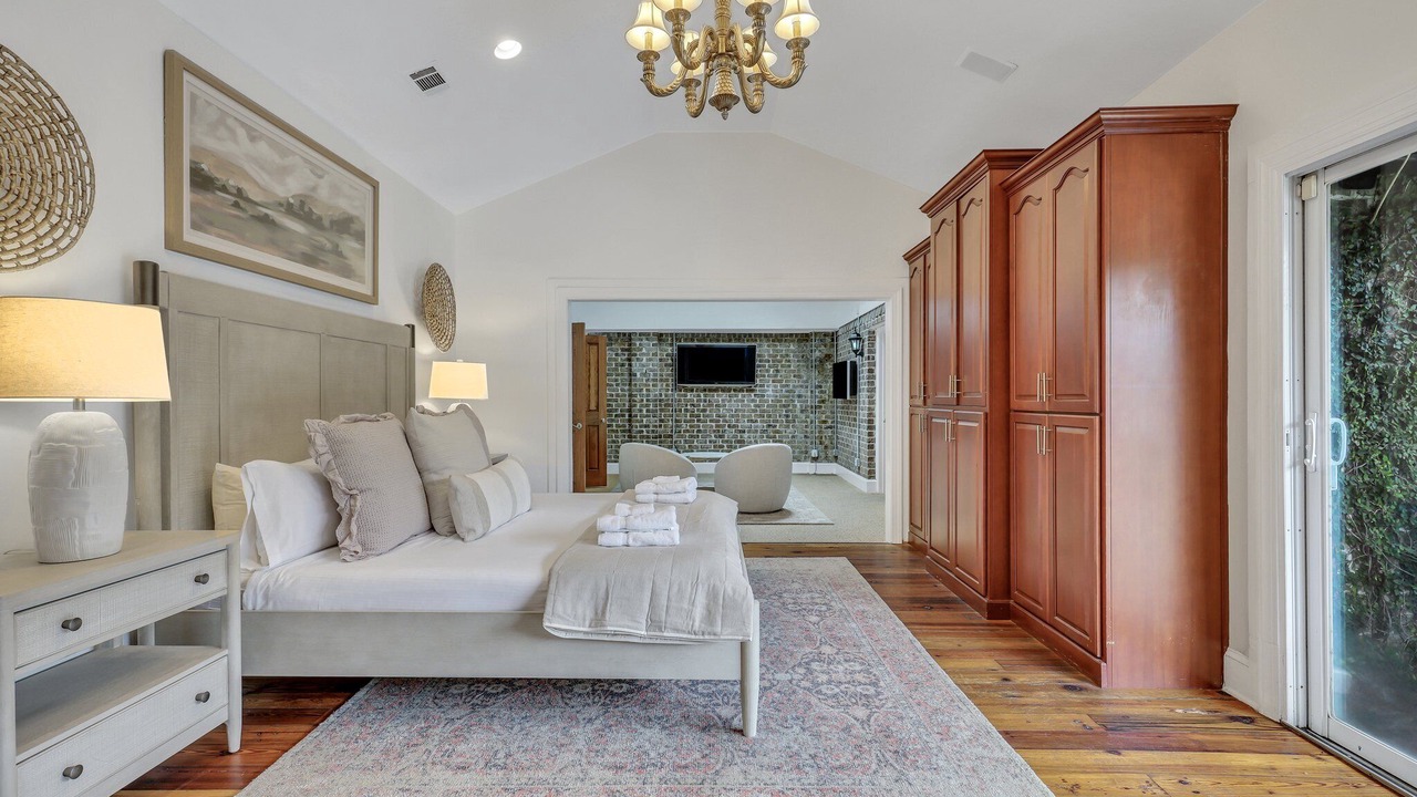 Photo of Bedroom in Historic District - North