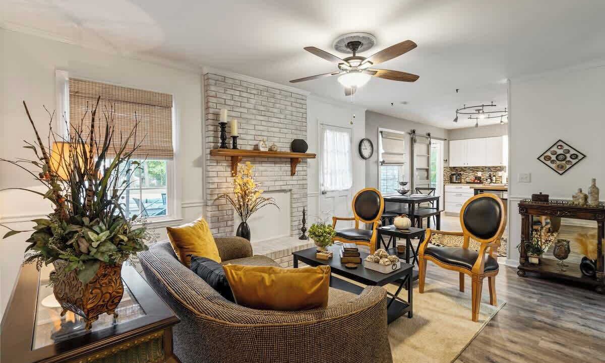 Photo of Livingroom in Matthews