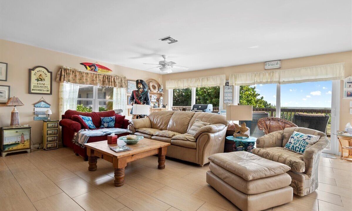 Photo of Livingroom in North Beach