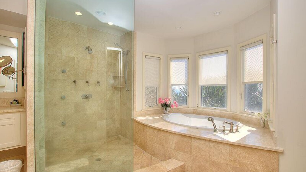 Photo of Bathroom in Beach Lagoon