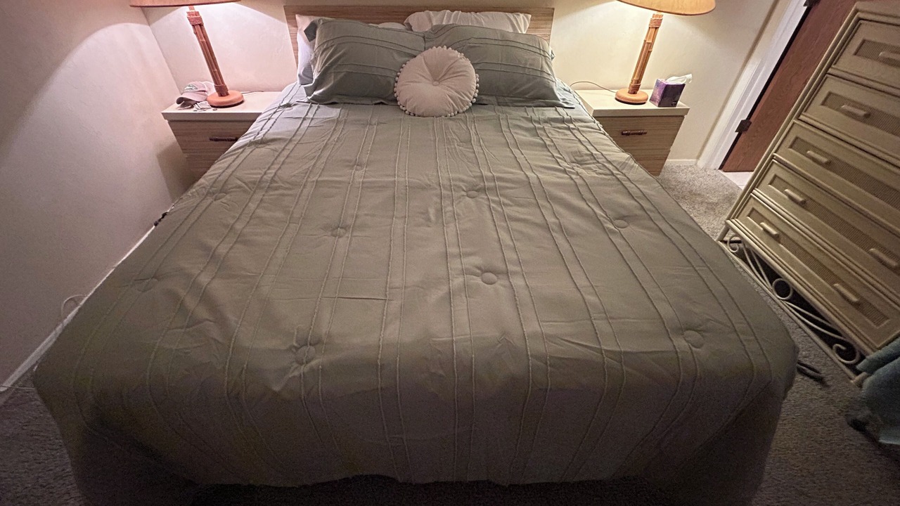 Photo of Bedroom in Lake Suzy