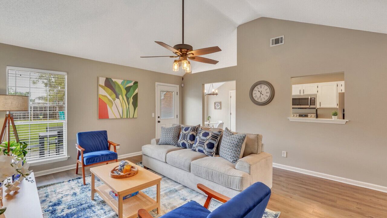 Photo of Livingroom in Richmond Hill