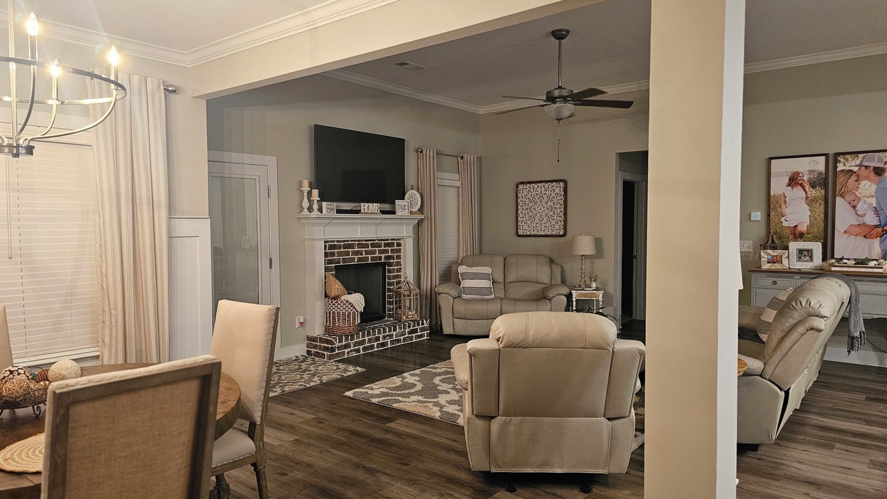 Photo of Livingroom in Langley