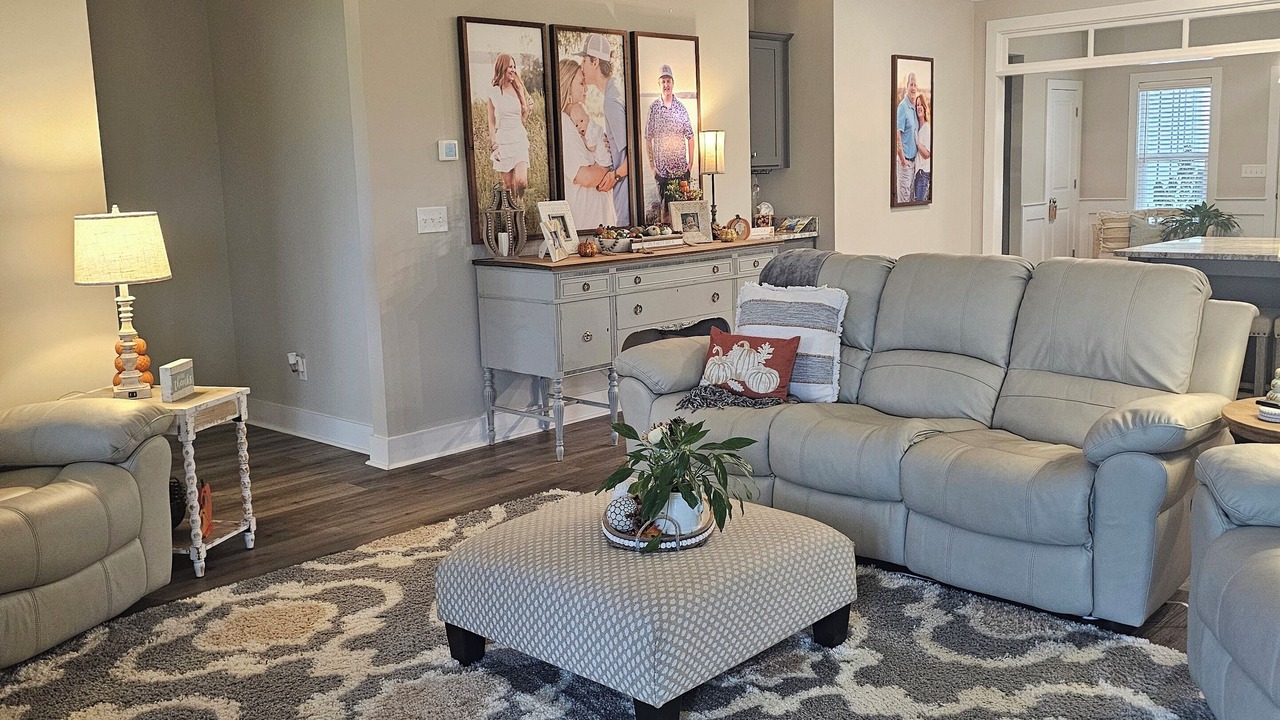 Photo of Livingroom in Langley