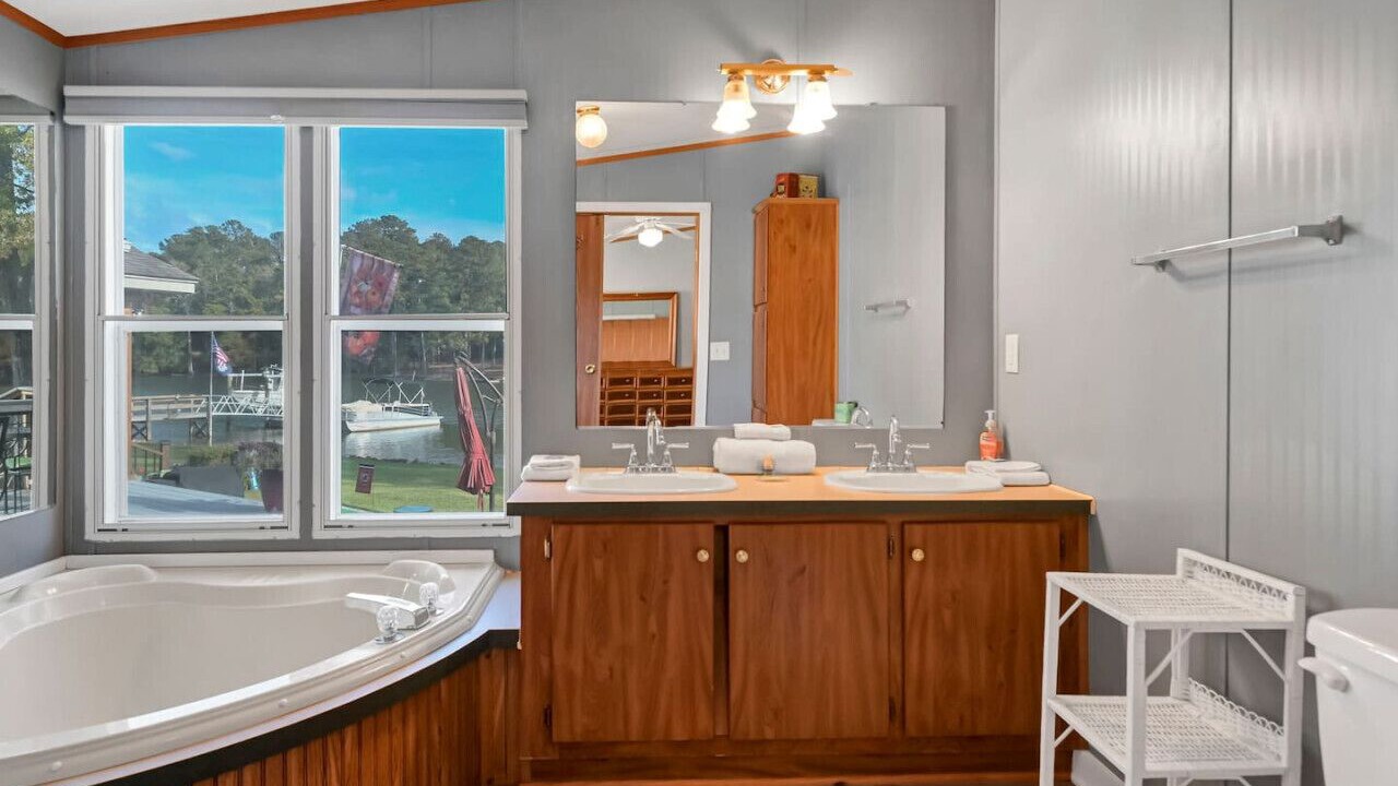 Photo of Bathroom in Chapin
