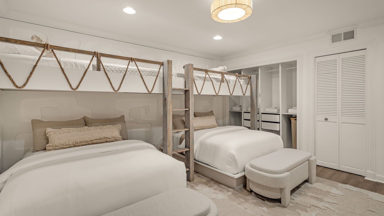 Photo of Bedroom in Coral Ridge Isles