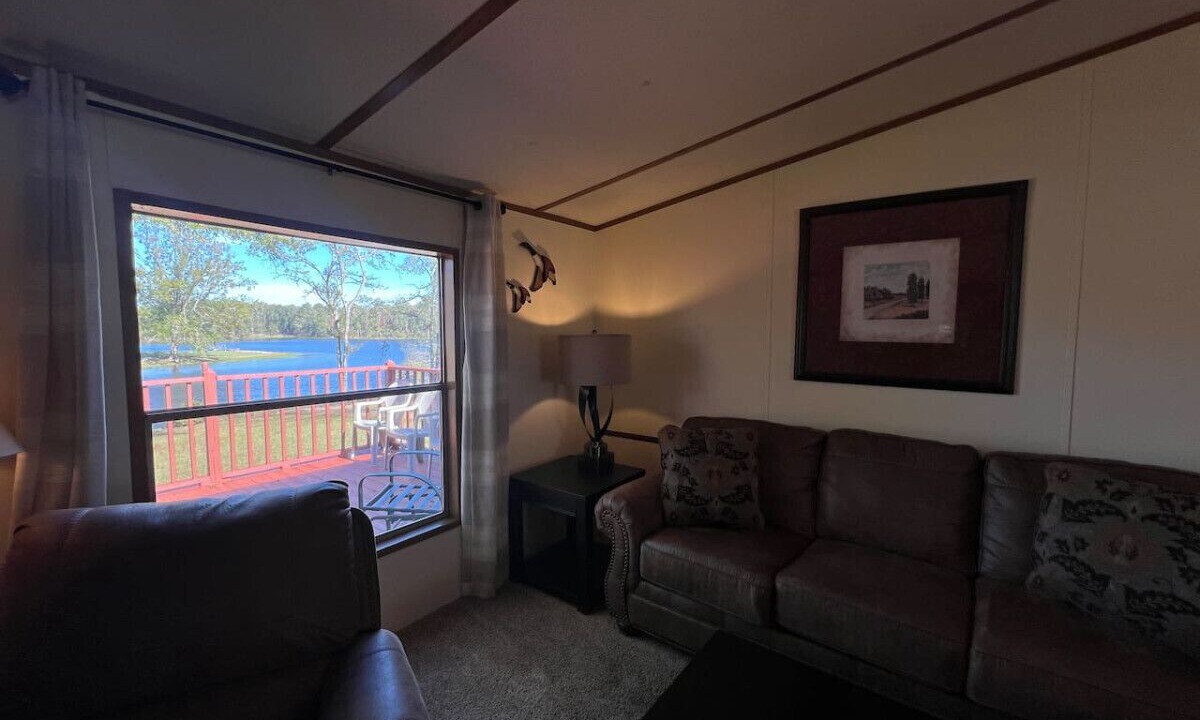 Photo of Livingroom in Saluda