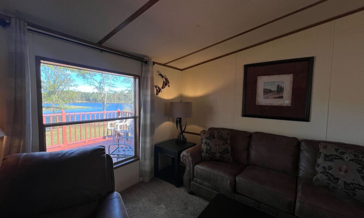 Photo of Livingroom in Saluda