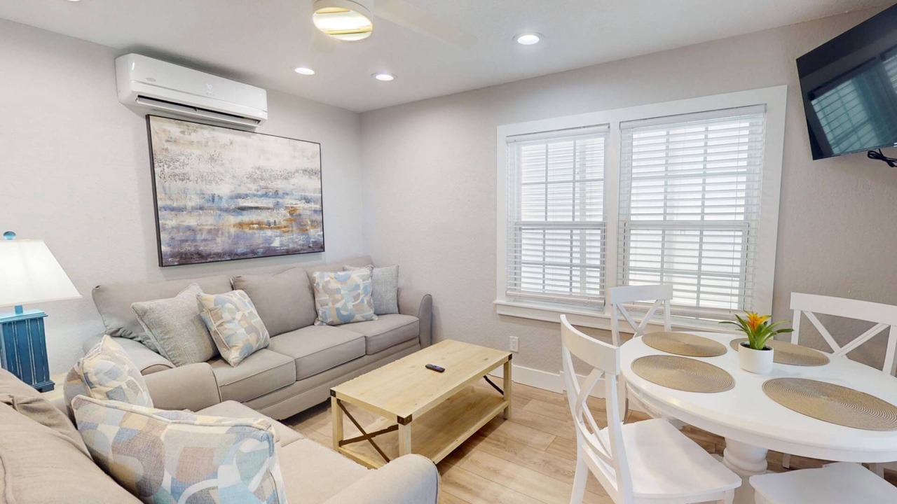 Photo of Livingroom in Madeira Beach