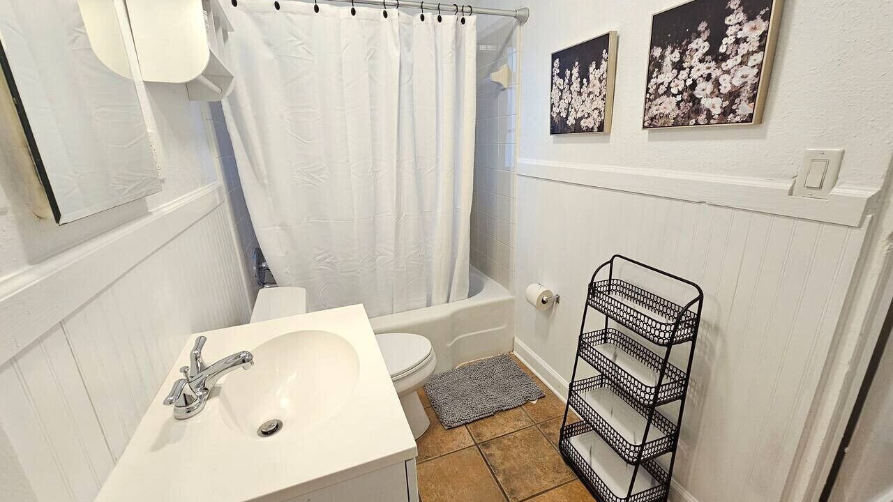 Photo of Bathroom in Colonialtown South