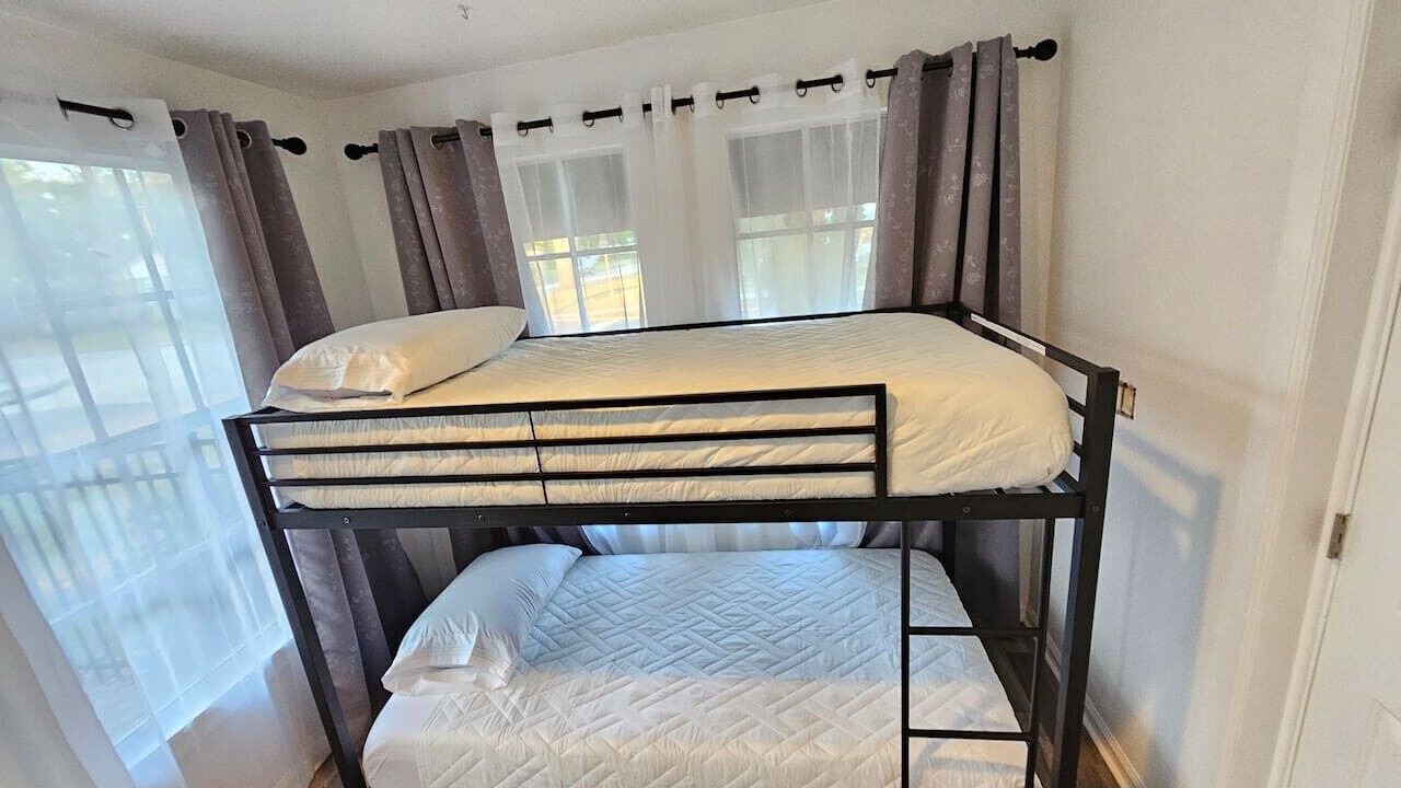 Photo of Bedroom in Colonialtown South