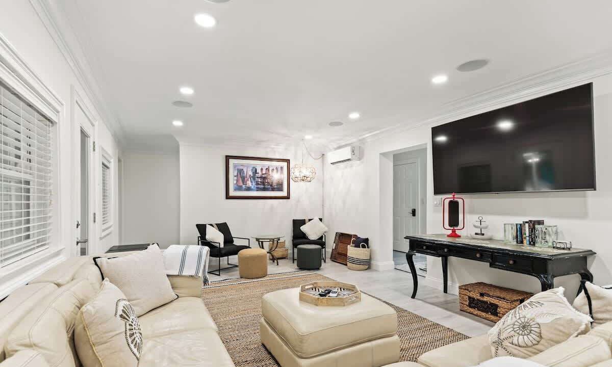 Photo of Livingroom in Whitemarsh Island