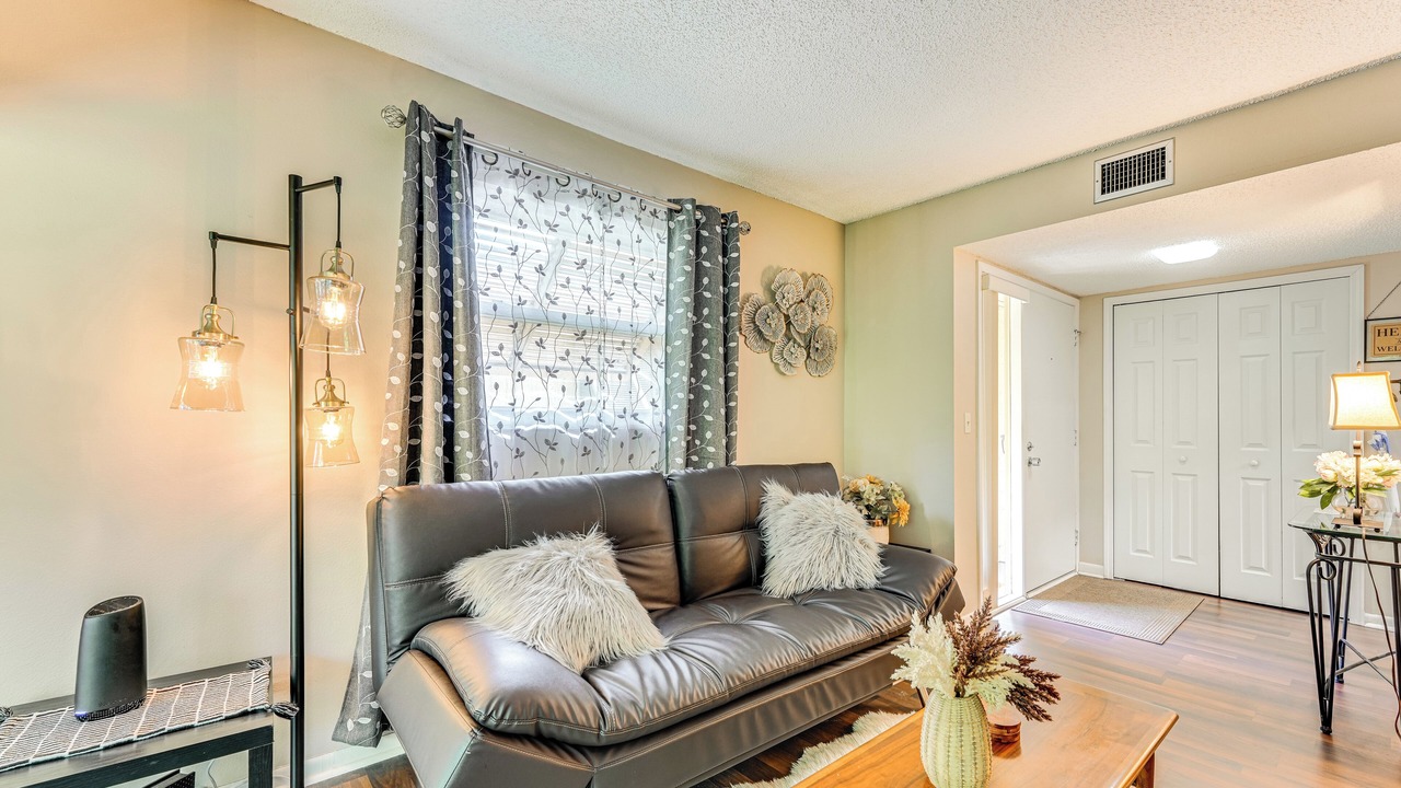 Photo of Livingroom in Deltona Lakes