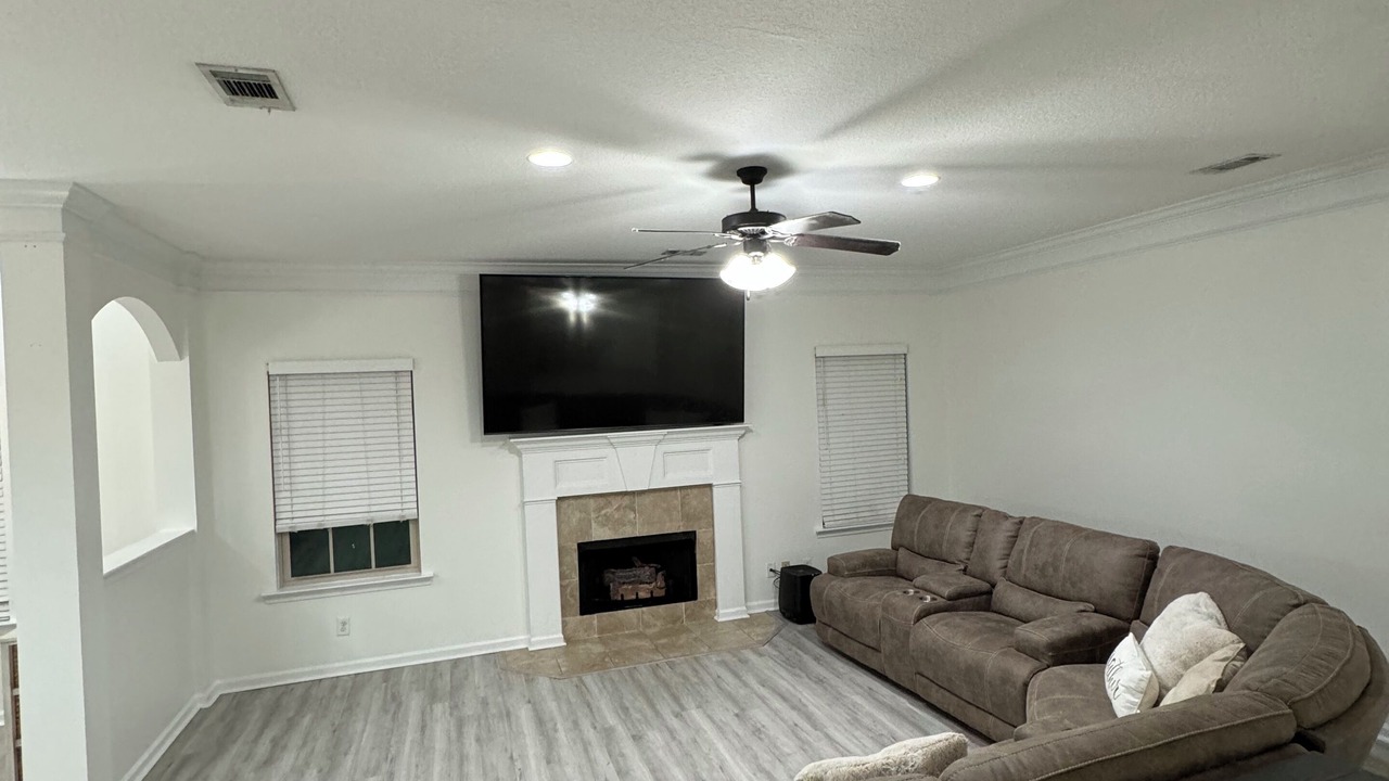 Photo of Livingroom in Midway
