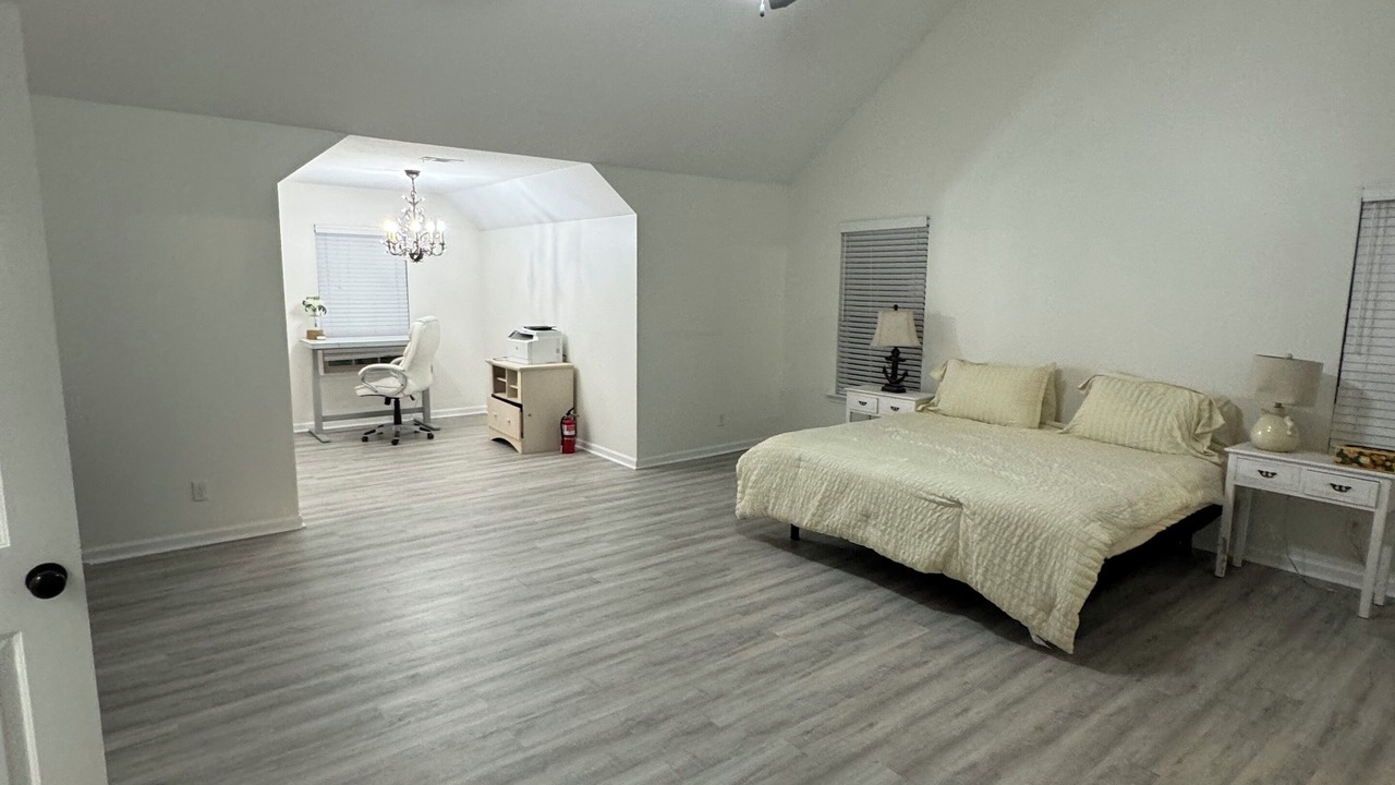 Photo of Bedroom in Midway
