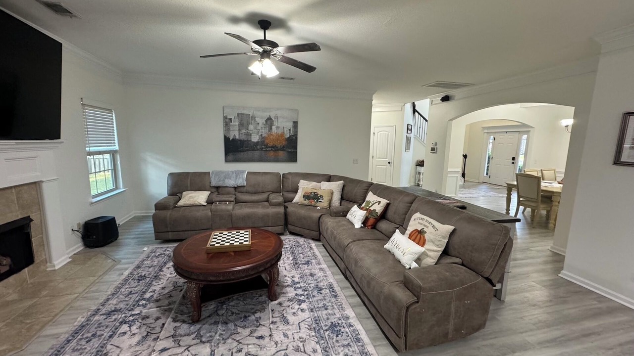 Photo of Livingroom in Midway