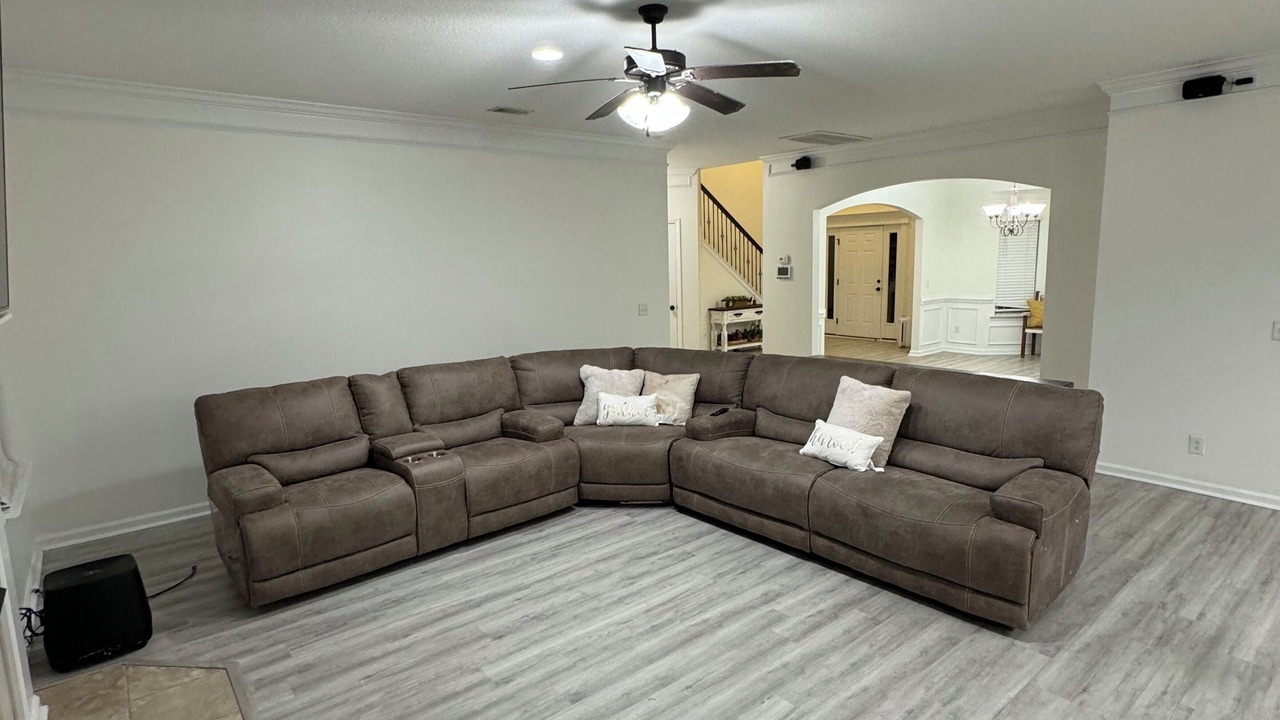 Photo of Livingroom in Midway