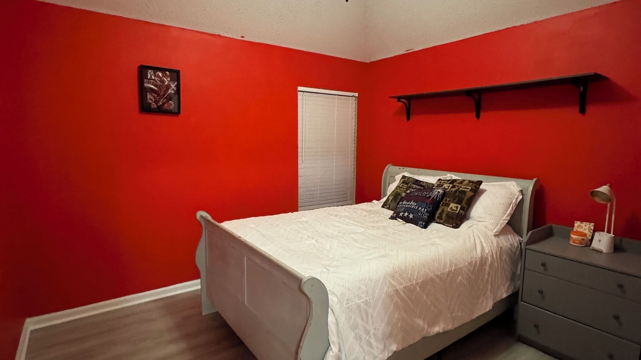 Photo of Bedroom in Midway
