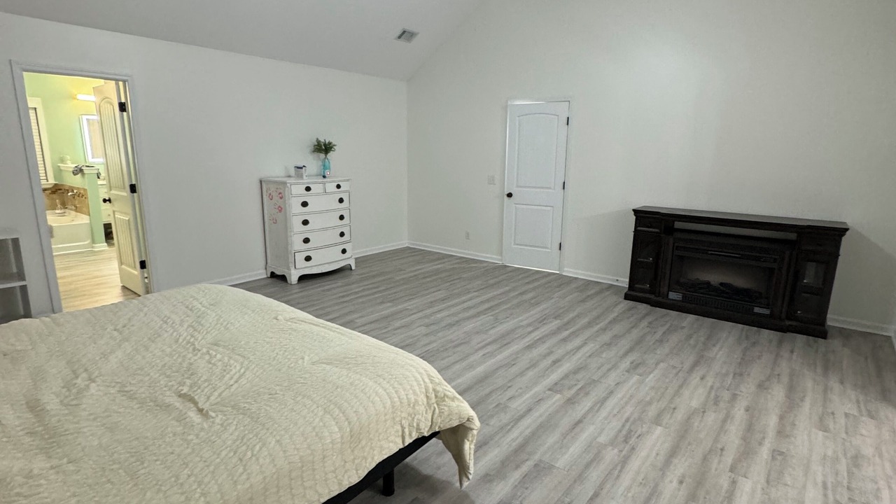 Photo of Bedroom in Midway