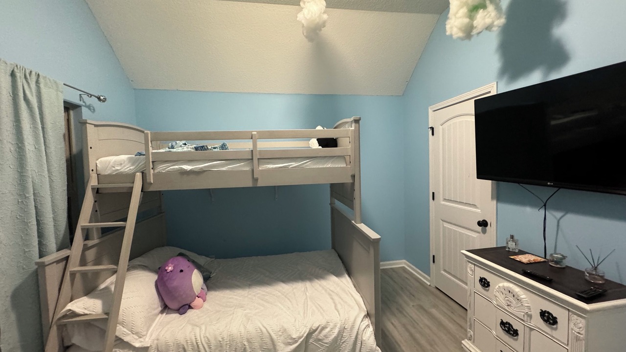 Photo of Bedroom in Midway