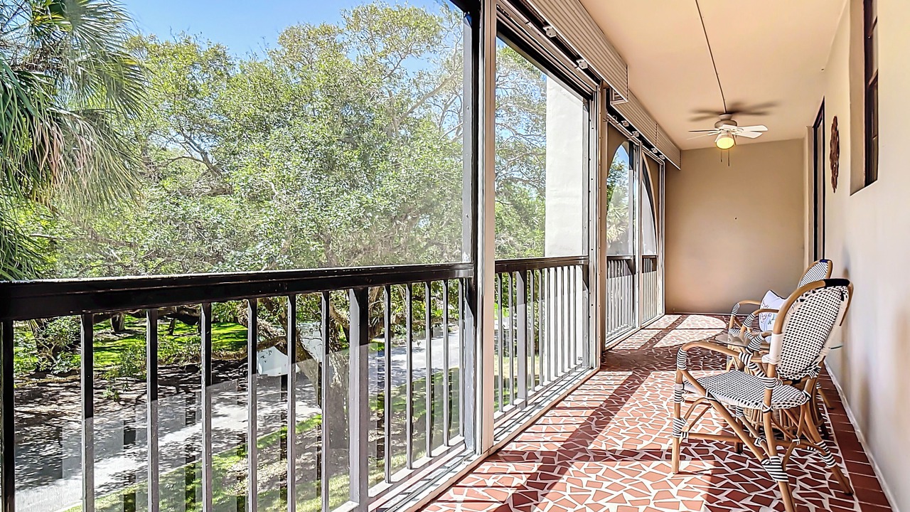 Photo of Patio Balcony in Central Beach