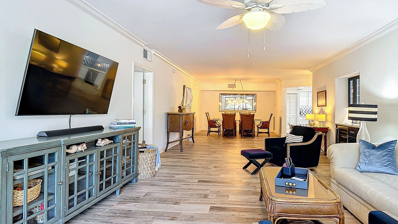 Photo of Livingroom in Central Beach