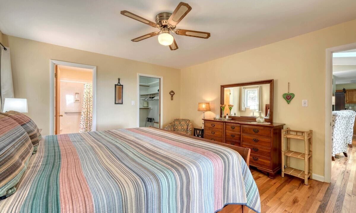 Photo of Bedroom in Hayesville