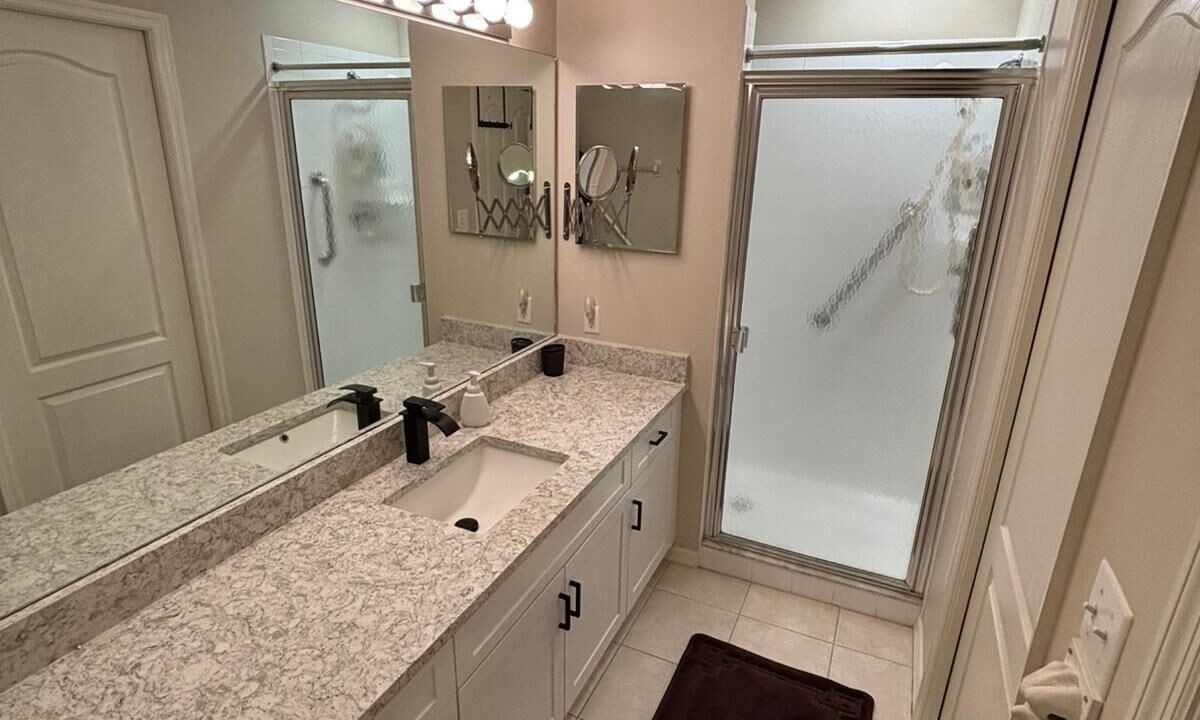 Photo of Bathroom in Naples Heritage