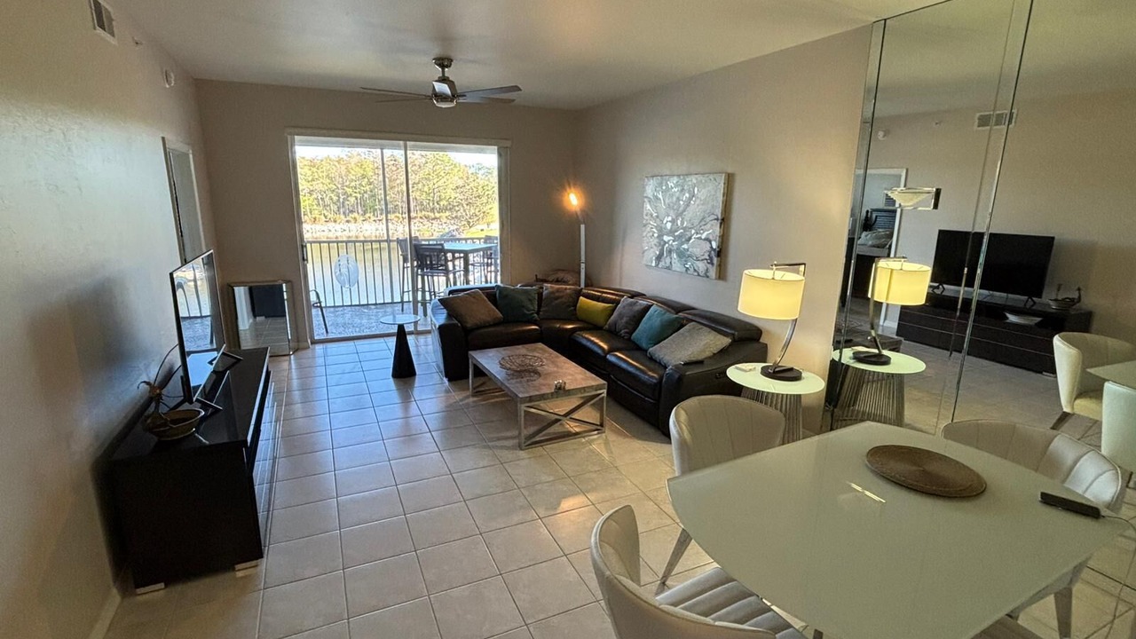 Photo of Livingroom in Naples Heritage
