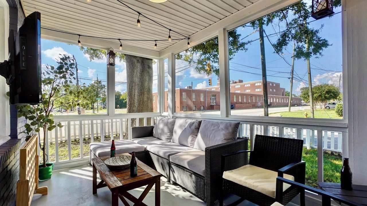 Photo of Livingroom in Downtown