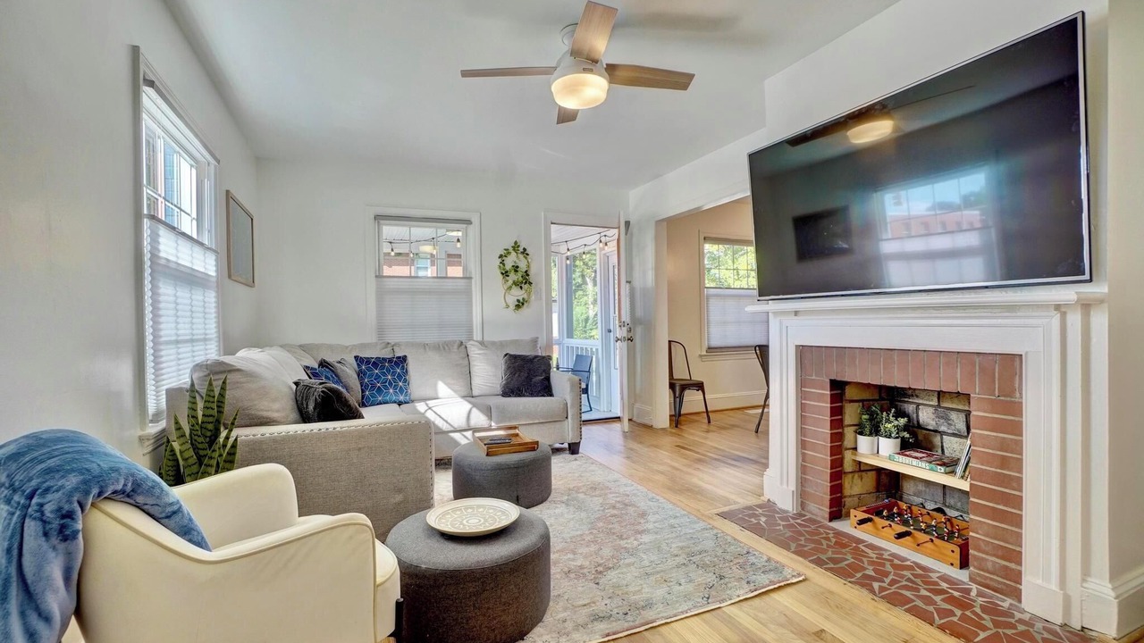 Photo of Livingroom in Downtown