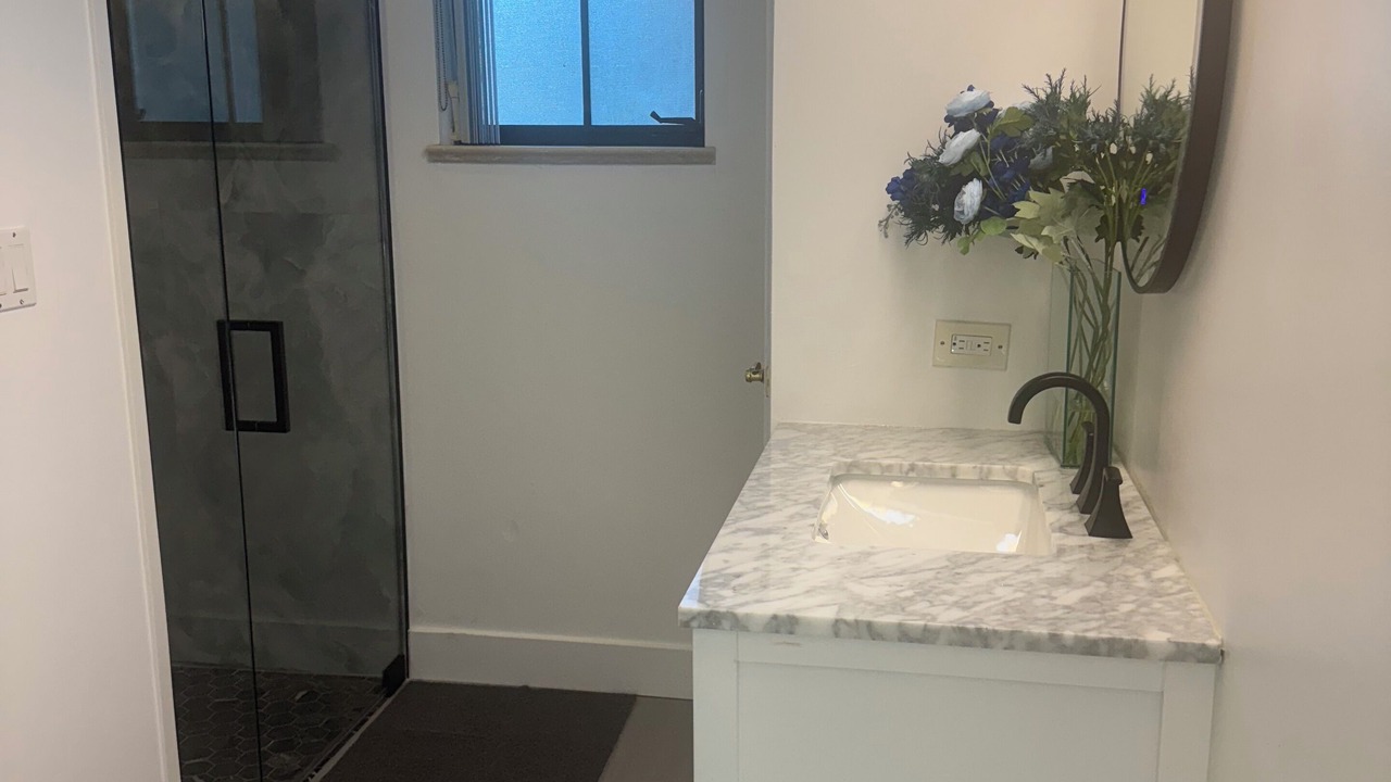 Photo of Bathroom in Kings Lake
