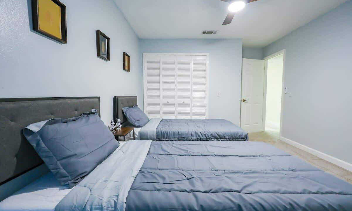 Photo of Bedroom in Florida Center North