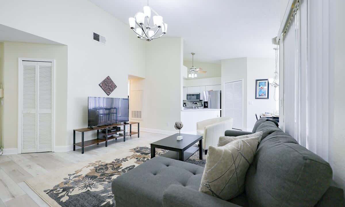 Photo of Livingroom in Florida Center North