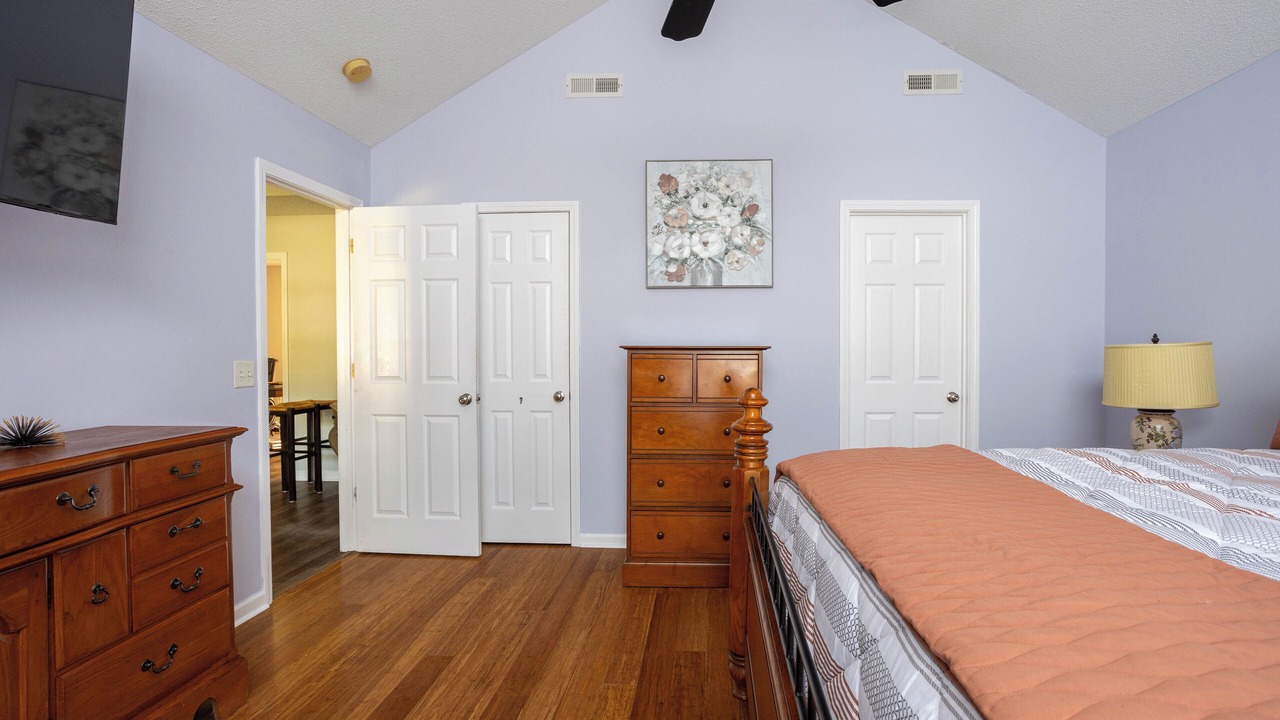 Photo of Bedroom in Oakland