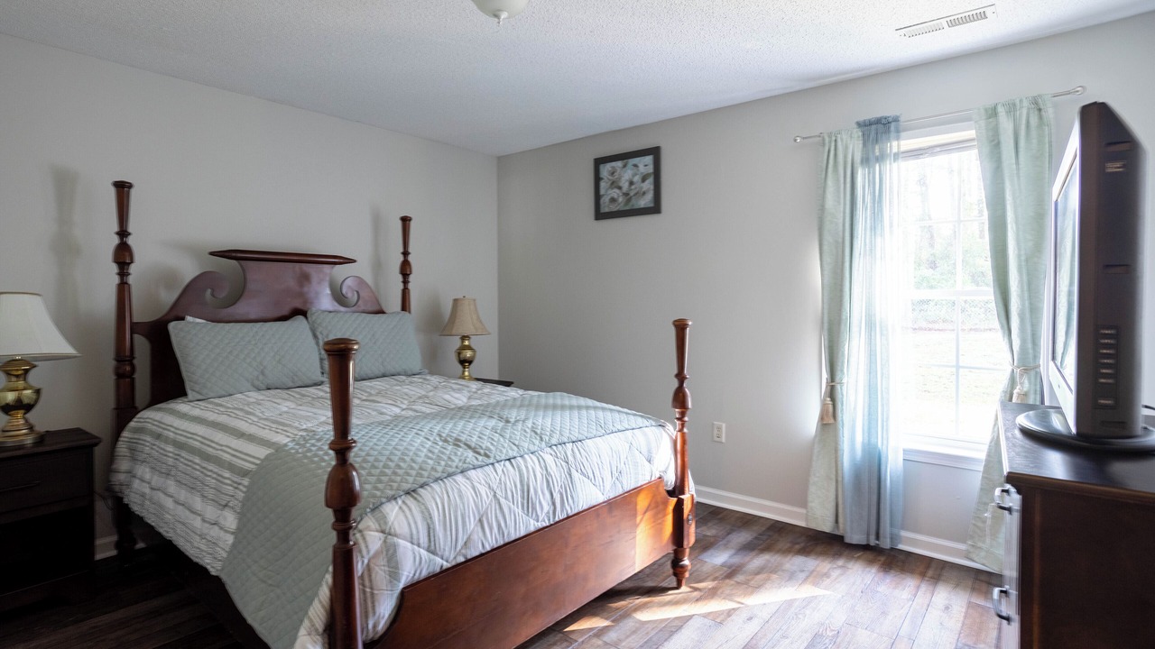Photo of Bedroom in Oakland